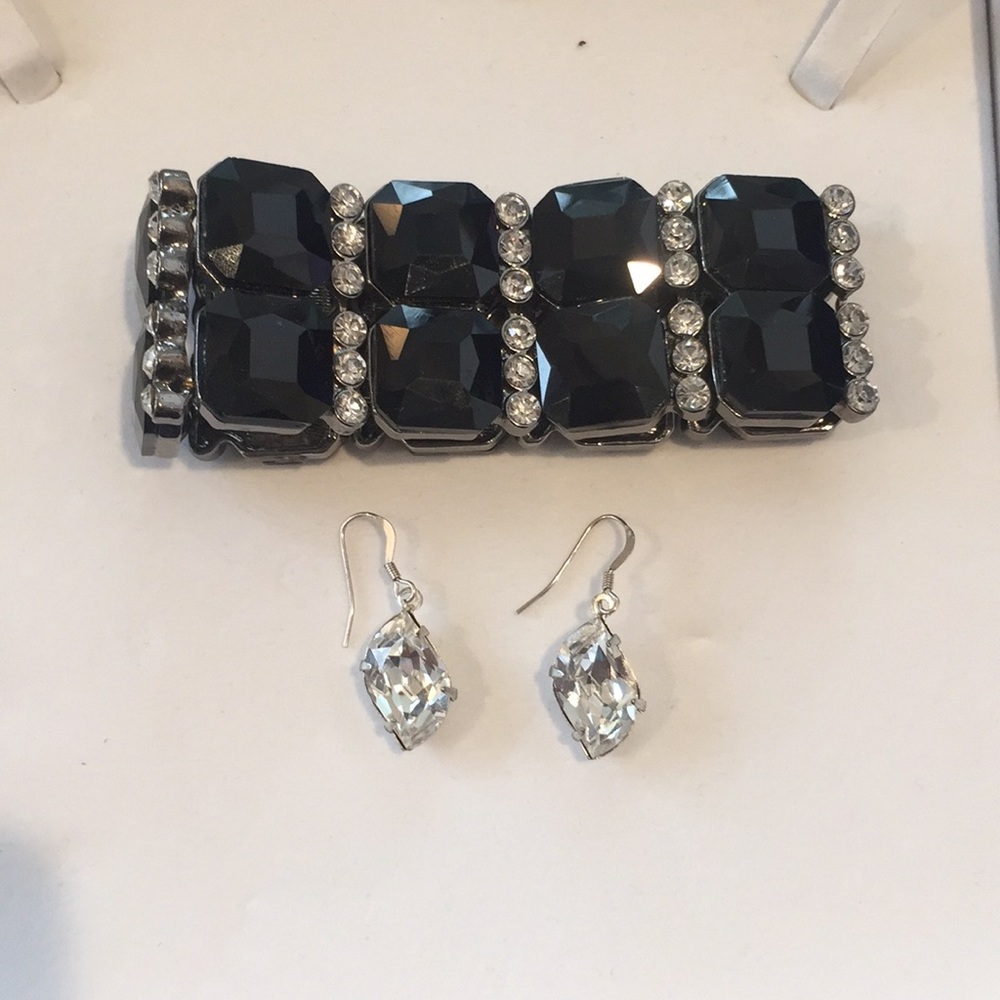 BUNDLE! Earrings and stretchy bracelet